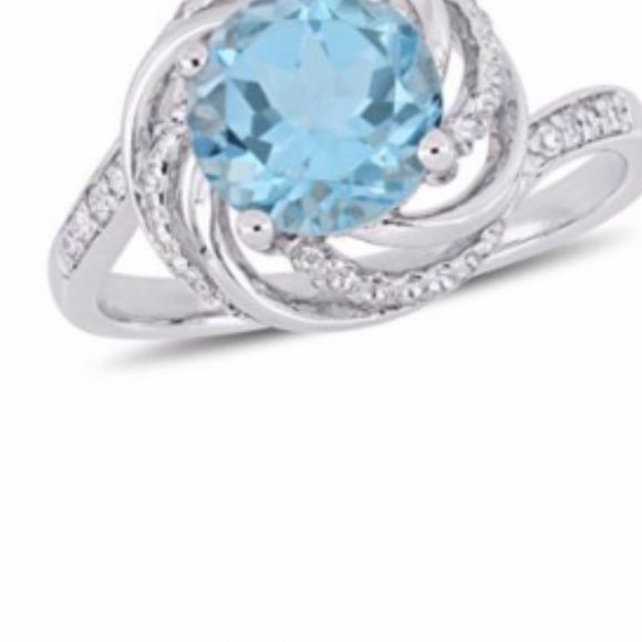 New Blue Topaz ring - Picture 13 of 15